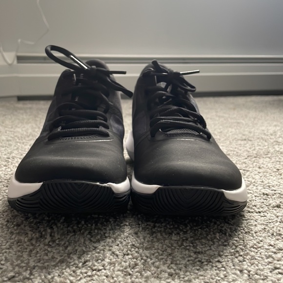 Men’s Nike Air Precision II Basketball Shoes - Picture 8 of 10